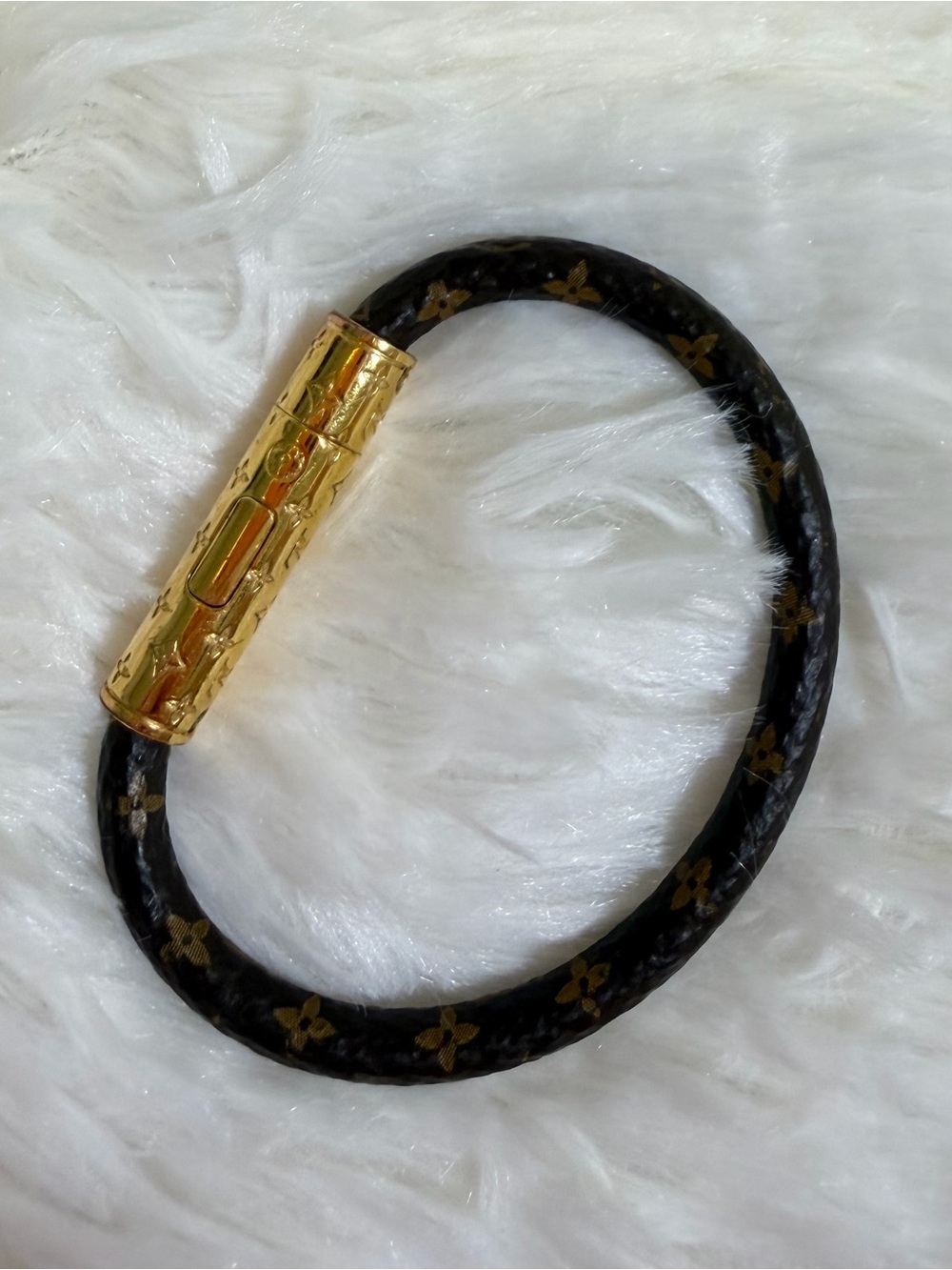 Louis Vuitton Authentic Confidential Monogram Bracelet 15m (XS)